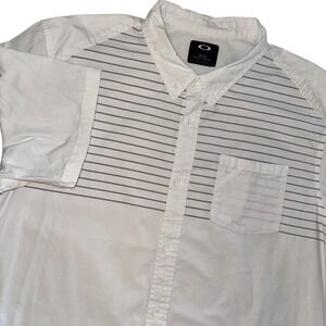 Oakley Button Down Shirt Mens XL White Striped Short Sleeve Regular Fit Stretch